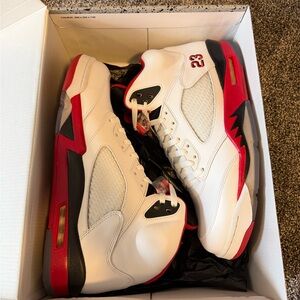 Jordan Retro 5 Fire Red